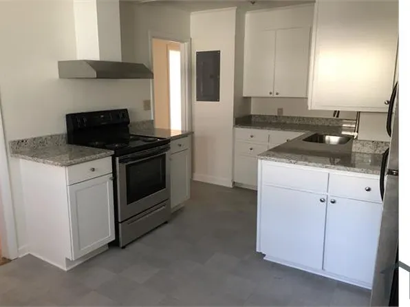 203 S 7th St, Spring Lake, NC 28390