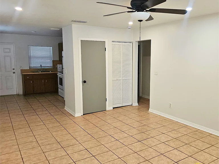 715 Georgia St #1 — Photo 3