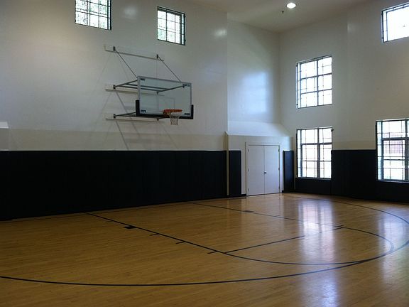 Basketball Court / Yoga