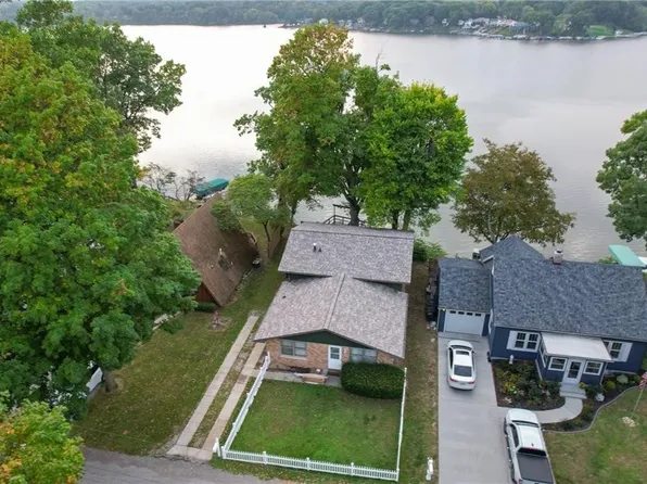 104 Lakeside Dr, Danville, IL 61832