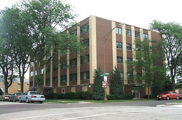 1st image of 5915 W Gunnison St APT 2C