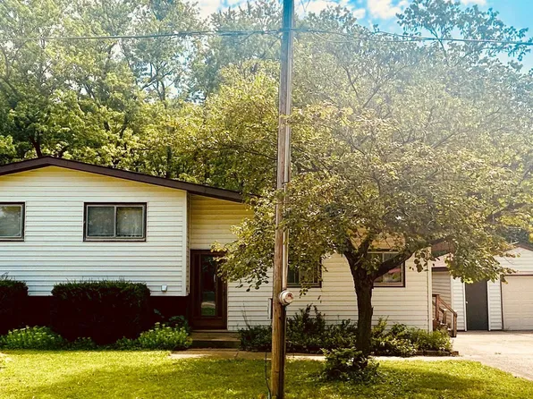 204 S 9th St, Riverton, IL 62561