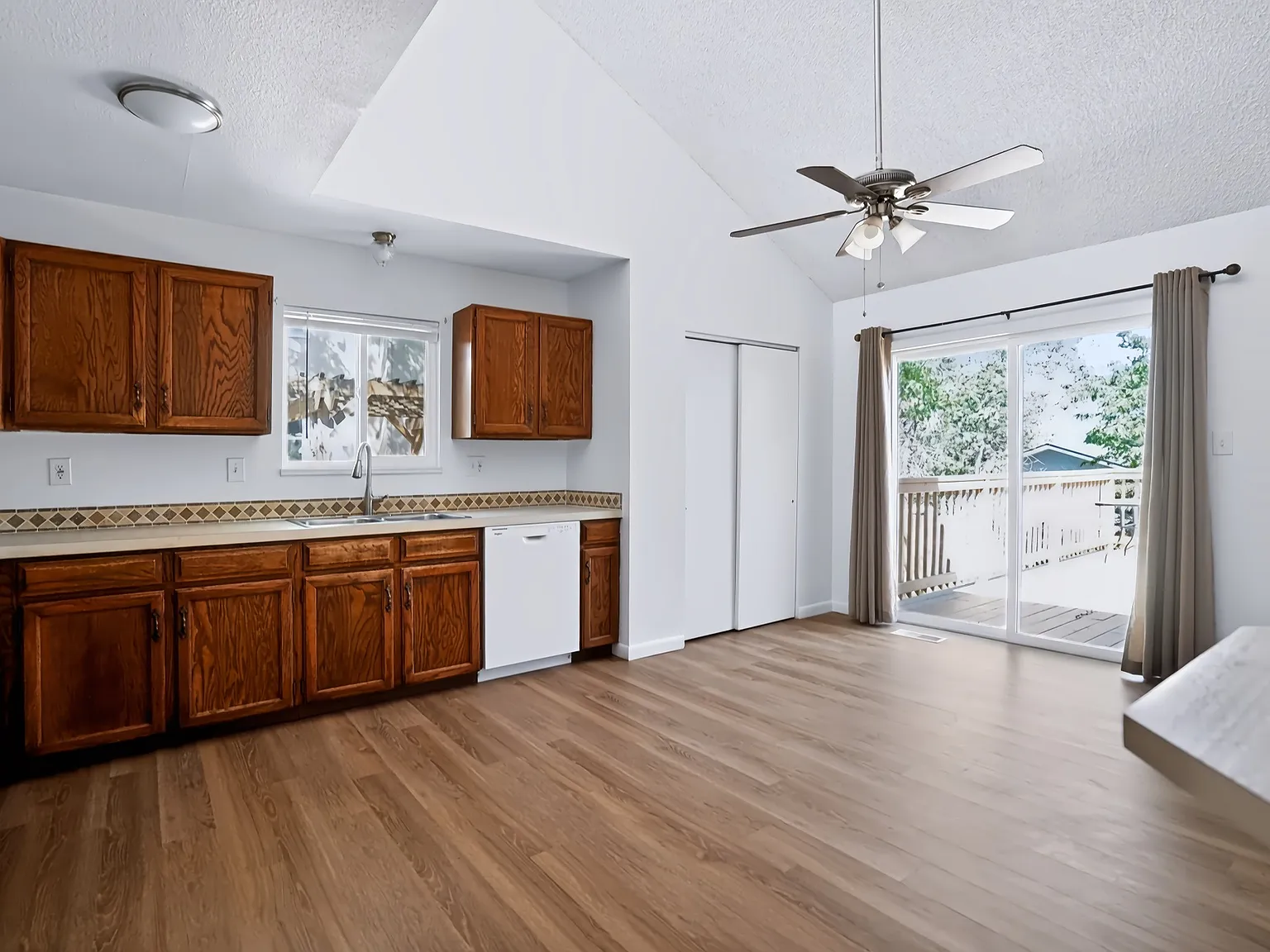 4 bed, 2150 sqft, $2,500 — Photo 4