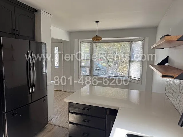 556 S Navajo St — Photo 5