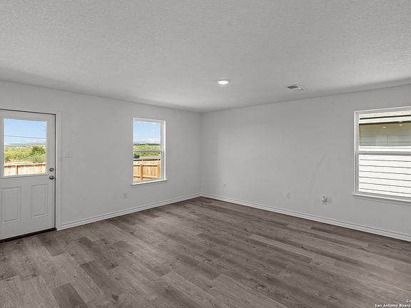 5th image of 4029 Lily Glade Ln