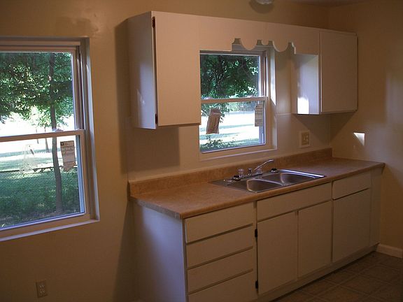 4th image of 108 Columbian Ave