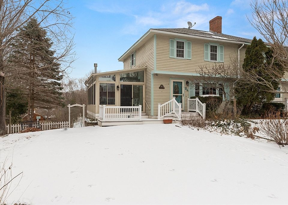 1st image of 8 Christie Dr #1