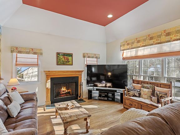 4th image of 48 Wickatuck Dr