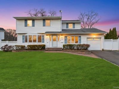 7 Carto Circle, Deer Park, NY, 11729