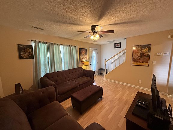 3rd image of 3065 Holly Brook Cir NE
