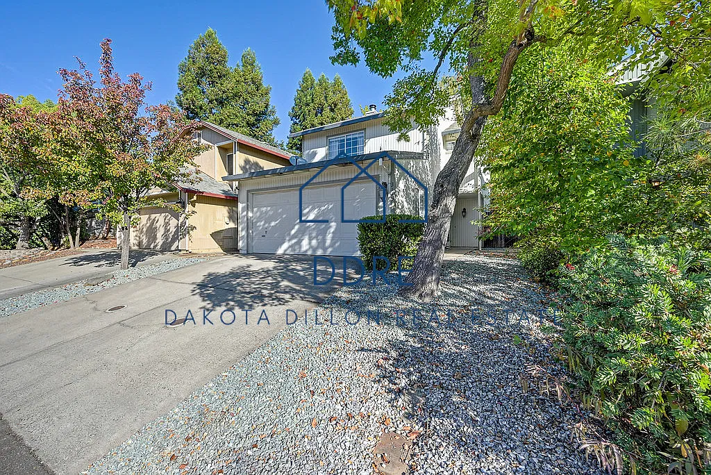 3 bed, 2.5 bath, 1458 sqft, $2,995 — Photo 2
