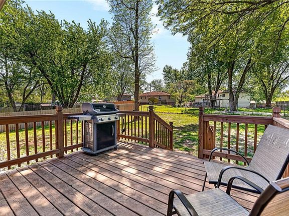 3rd image of 1715 Karlton Way