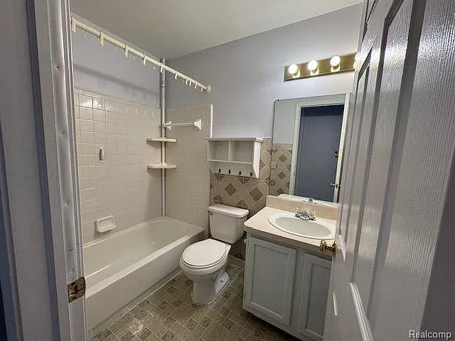 1922 Pebble Creek Dr — Photo 16