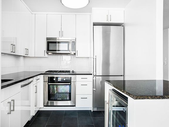 3rd image of 300 E 64th St APT 23C