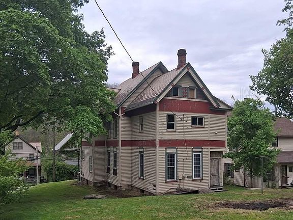 2nd image of 1039 W 1st St