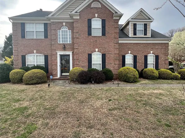 8329 Beardsley Dr, Charlotte, NC 28269