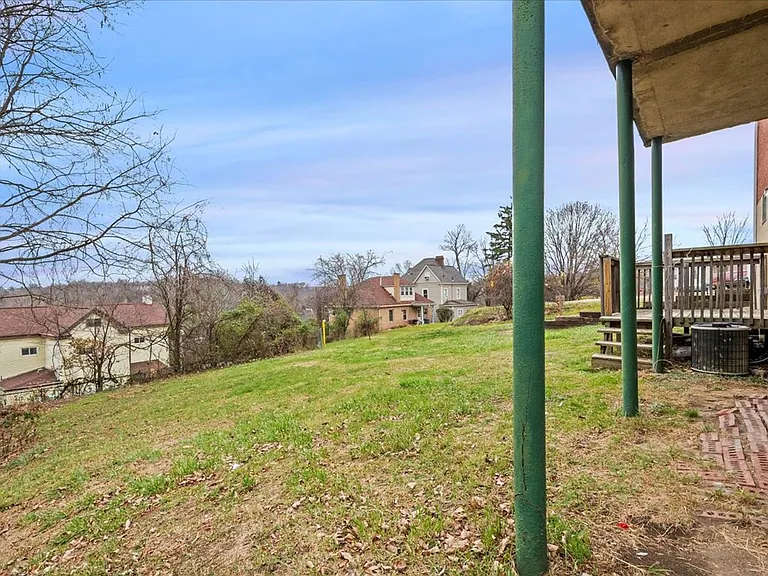 1303 Cloverdale St — Photo 41