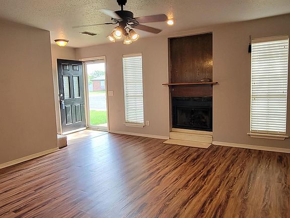 3rd image of 6920 Benwood Sq