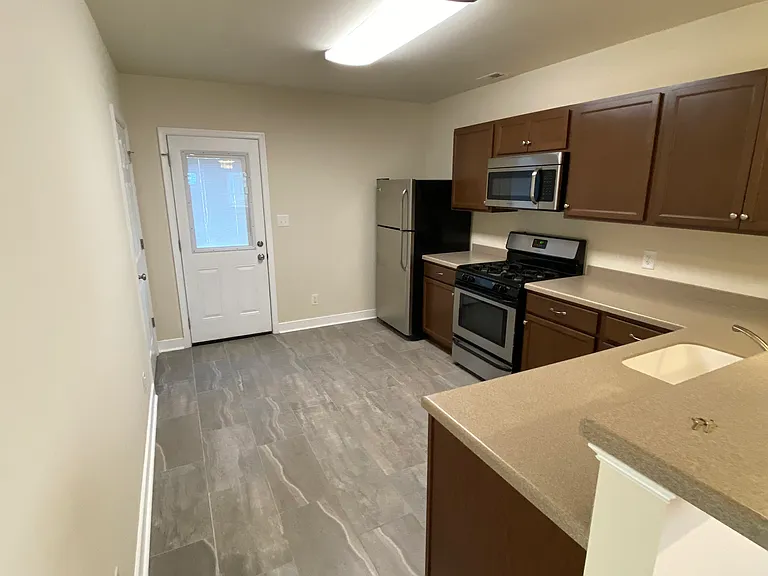 3200 Rosewood Ave — Photo 37