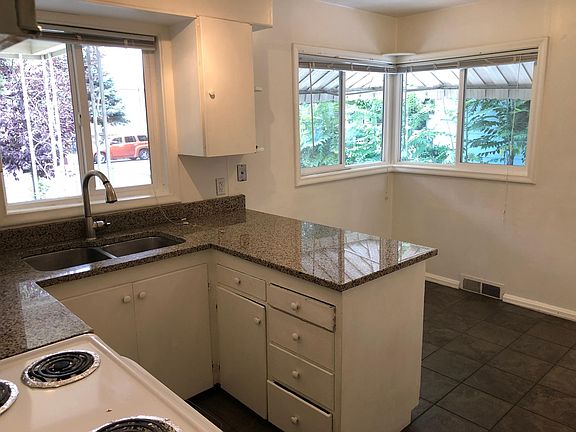 4th image of 1526 S Green St
