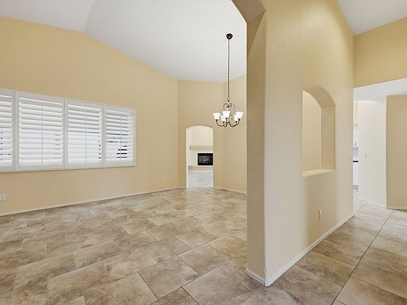 3rd image of 10176 N Inverrary Pl