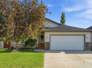 412 N Highland Close, Strathmore, AB T1P 1V4