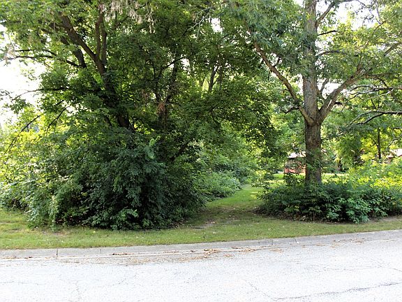 2nd image of 9 Cherokee Dr