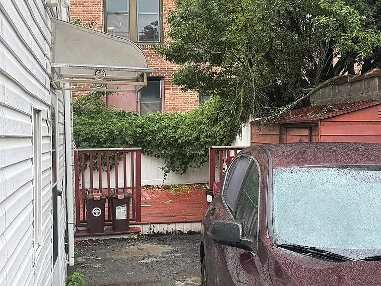 75 Dahlgren Pl — Photo 6