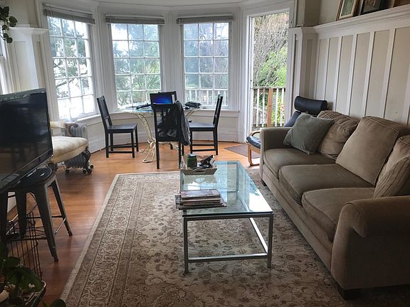 3rd image of 374 Frederick St