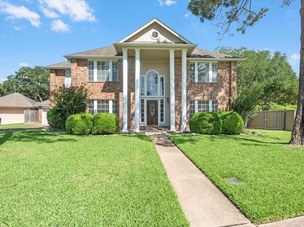 1227 Lake Estates Ct