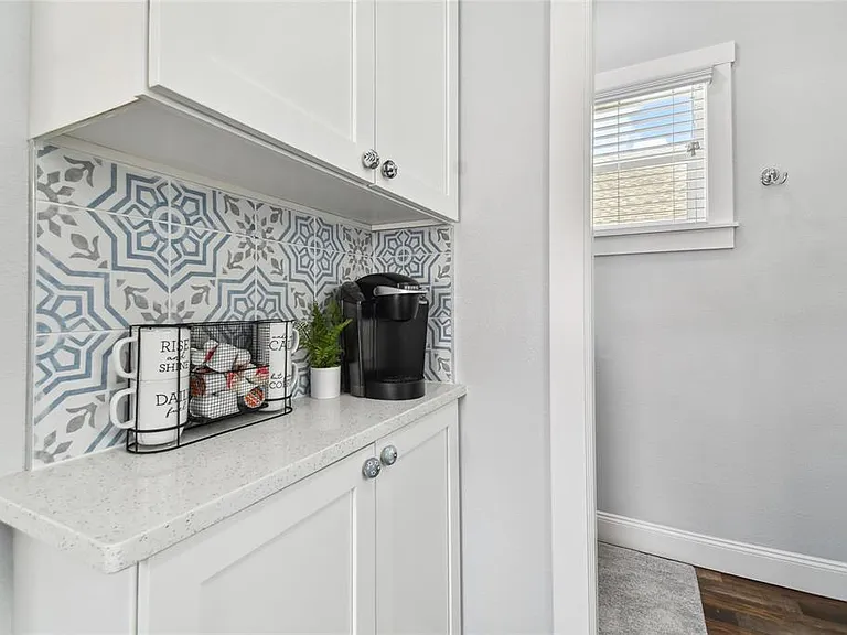 602 1/2 Skinner Blvd — Photo 5