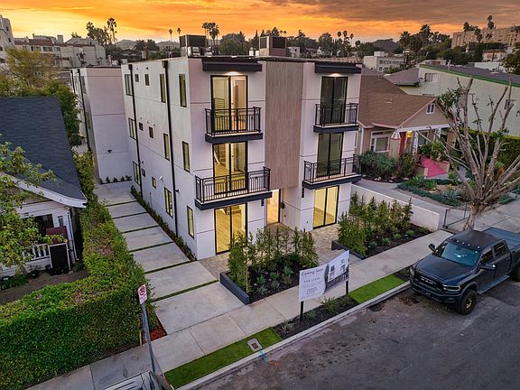 5th image of 1931 Vista Del Mar St #1/2