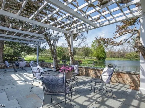 77 Homestead Rd, Tewksbury Twp., NJ 07830