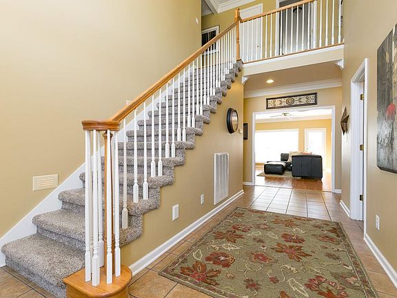 3rd image of 2853 Carriage Way
