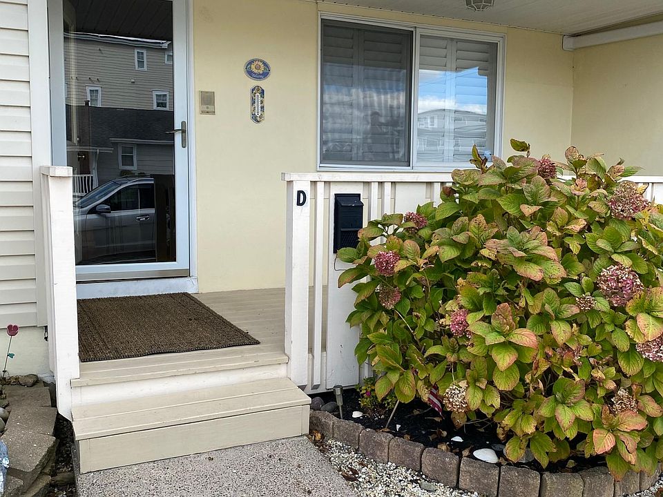 Front entrance with deck