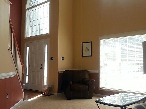 3rd image of 406 Zinnia Ct