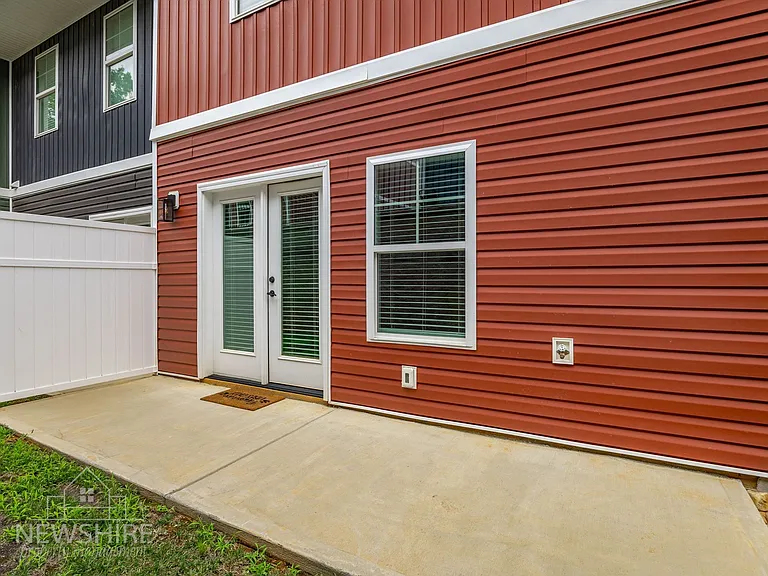Townes at Converse Luxury Townhomes — Photo 43