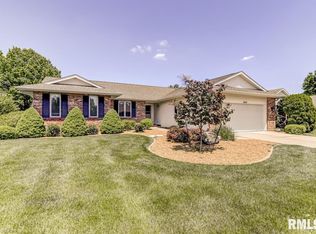 3413 Crystal Lake Dr, Springfield, IL 62711