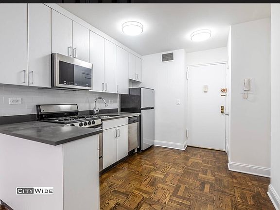 4th image of 165 E 35th St #7K