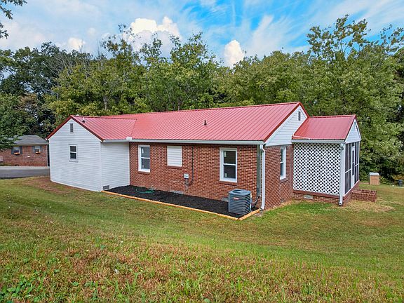 4th image of 535 Valley View Dr