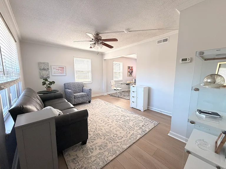 415 Parkdale Dr #6A — Photo 6