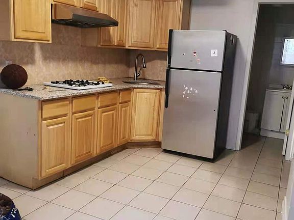 3rd image of 1421 117th St #1