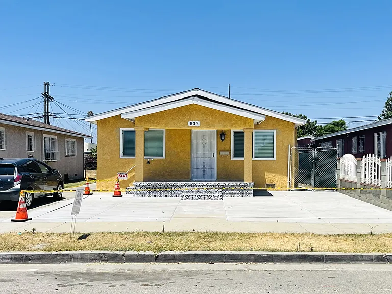 837 W 62nd Pl — Photo 3