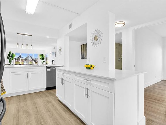 4th image of 5820 Sugar Palm Court #C