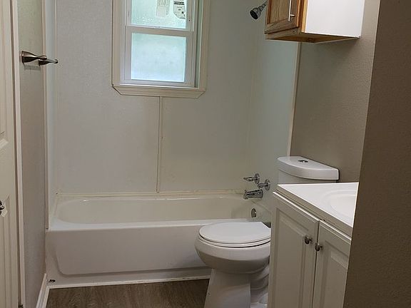 5th image of 1609 Oakdale Cir