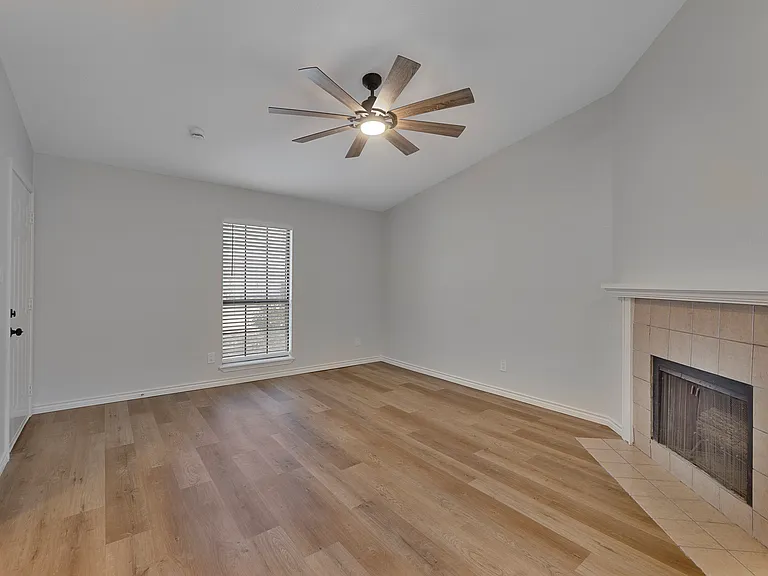 6800 Elliot Ct — Photo 8