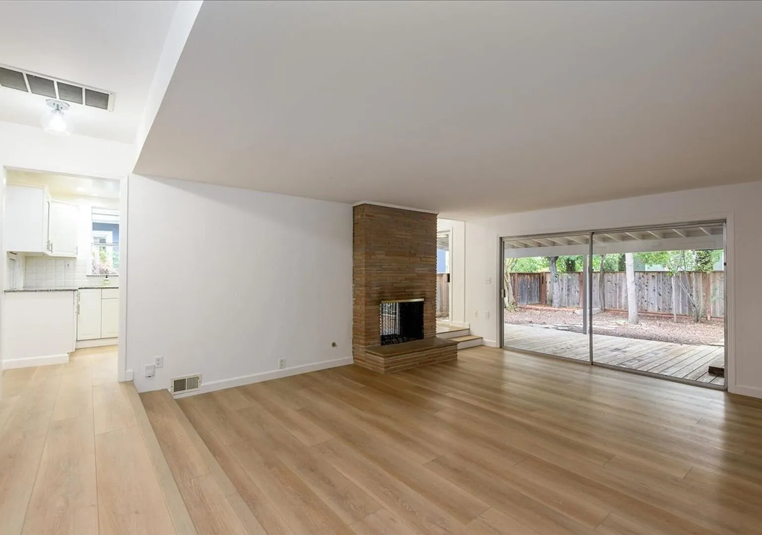Charming 2/1.5 Bath Ranch home in desirable North Fair Oaks, Menlo Park neighborhood — Photo 3