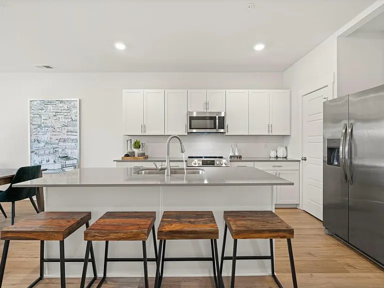 574 Trinity Way — Photo 4