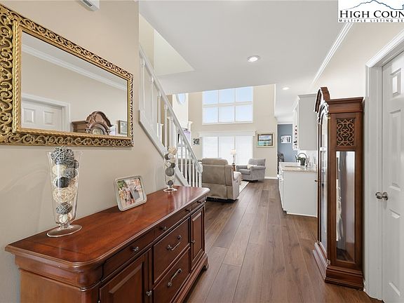 4th image of 233 Lake View Place #D1