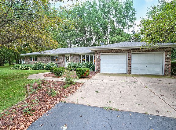 2nd image of 7S291 Dolly Dr